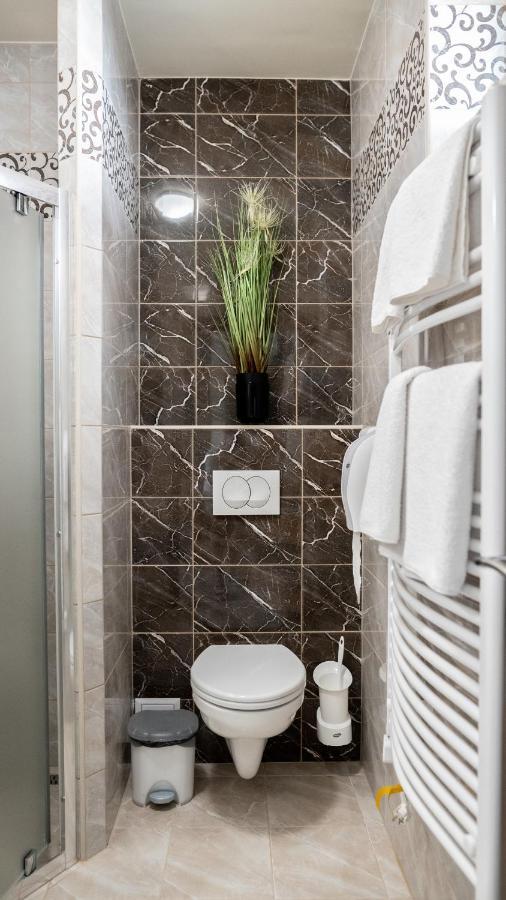 Fonix Apartman เลนตี ภายนอก รูปภาพ